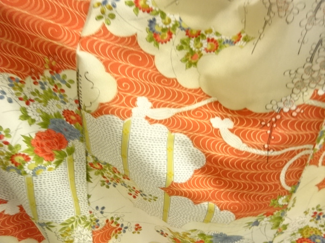  雲取りに草花模様振袖